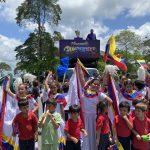 Zea se desbordó de júbilo al recibir el Trofeo del Clásico Mundial de Béisbol